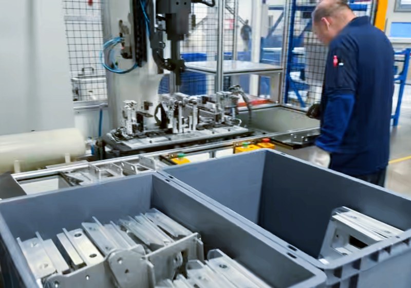 SIMITCH riveting station positioning automotive rail parts for load direction checks